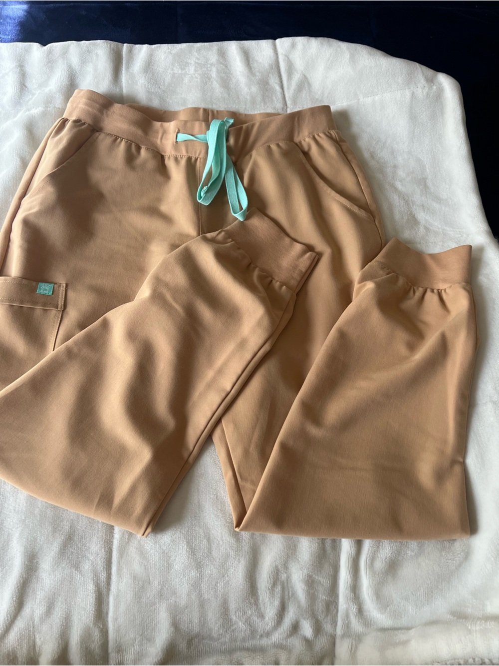 Woman’s Scrub Set - Picture 7 of 14
